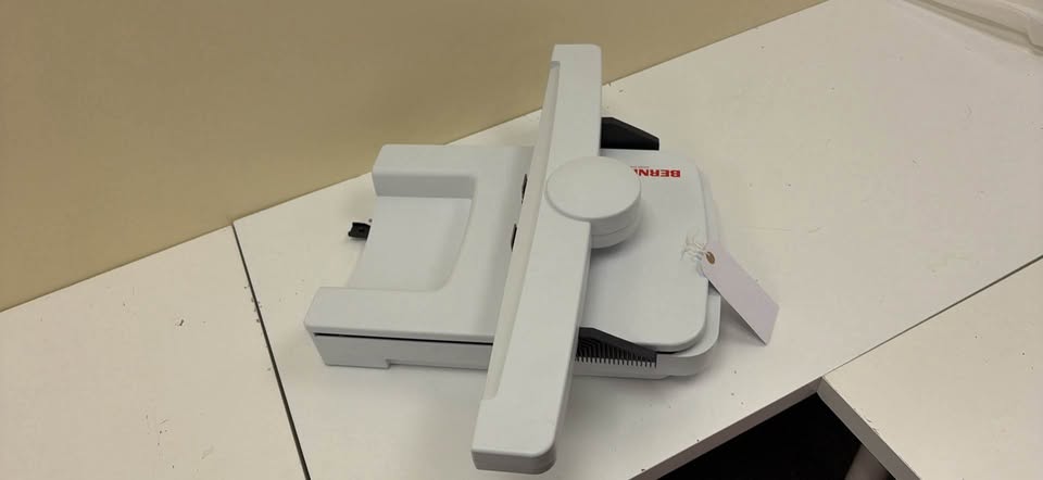 Pre-owned BERNINA Embroidery Module – top view of embroidery arm