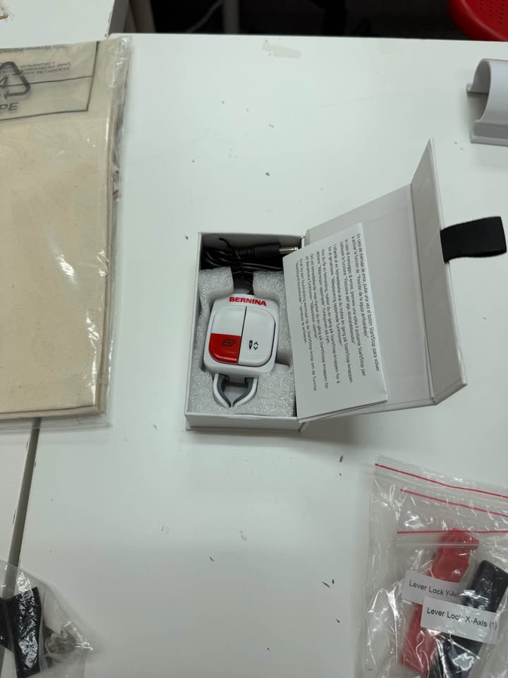 Pre-owned BERNINA Hoop Frame – boxed BERNINA control