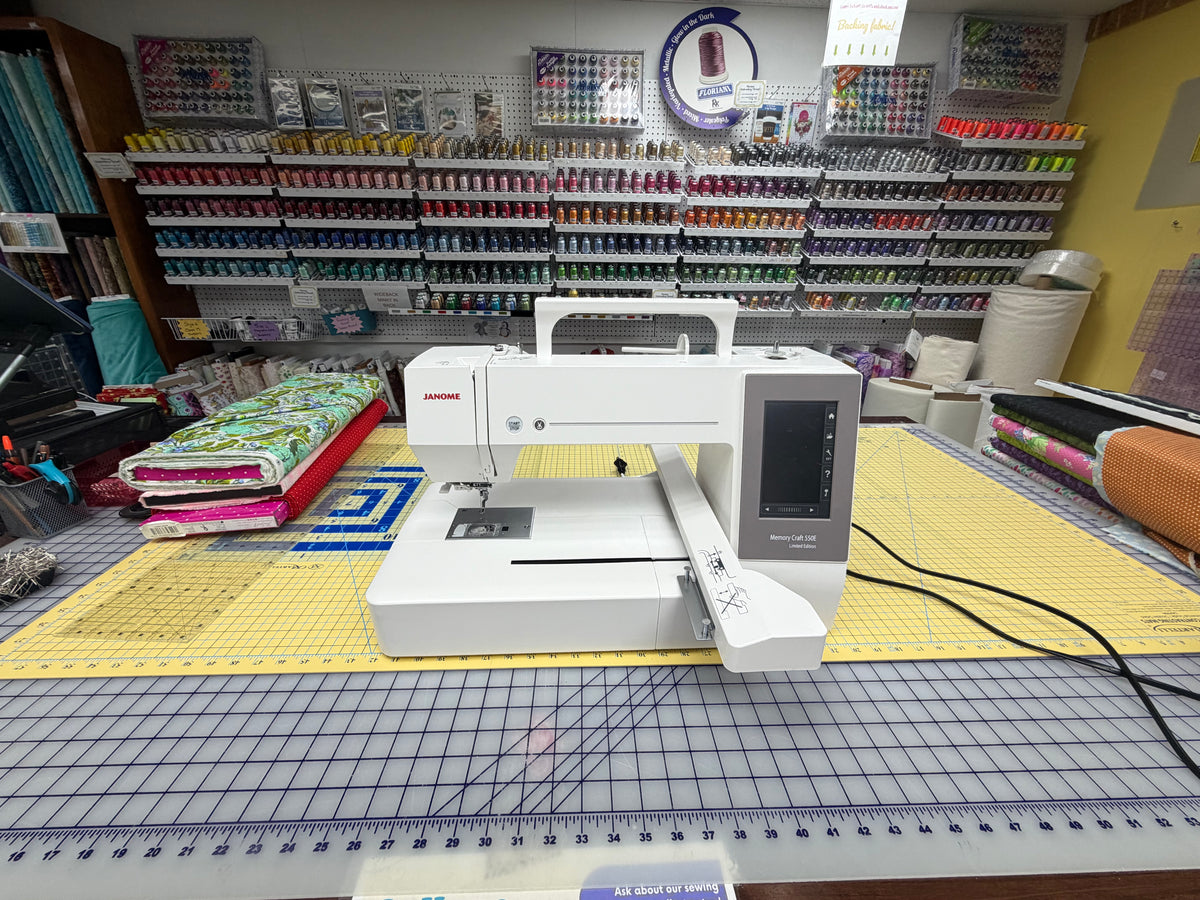 Pre-owned Janome Memory Craft 550E – wide front view